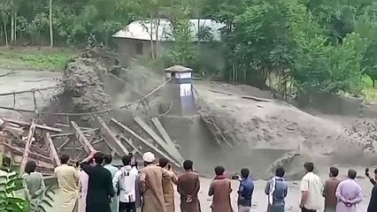 Glacial lake bursts river banks causing floods in Pakistan