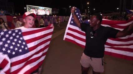 Les Américains célèbrent la victoire de Noah Lyles au 100 m olympique