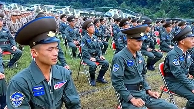 Estimado camarada Kim Jong Un realiza visita de felicitação à unidade de helicópteros do EPC, que se destacou no resgate dos afetados pela inundação