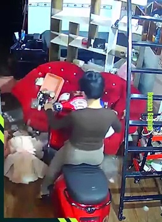 Viral FAILS: A Wild Entry