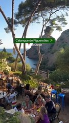 Télécharger la video: Les apéros/dîners du Balcon de Tania @figuerolles_la_rif ✨ Bravo pour cette belle programmation !  Tous nos bons plans à retrouver sur notre lien en bio  Abonne-toi au @petitmauda   @maison_acacia_laciotat  #petitmauda #guide #spot #adresse #afa