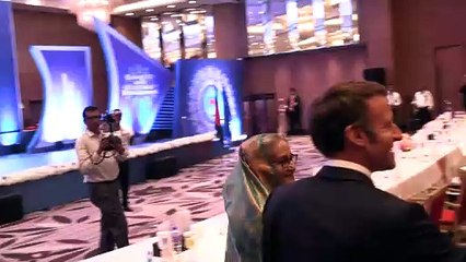 Primeira-ministra de Bangladesh renuncia e militares anunciam governo provisório