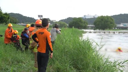 대전에 시간당 30mm 가까운 비...하천 작업자 4명 구조 / YTN