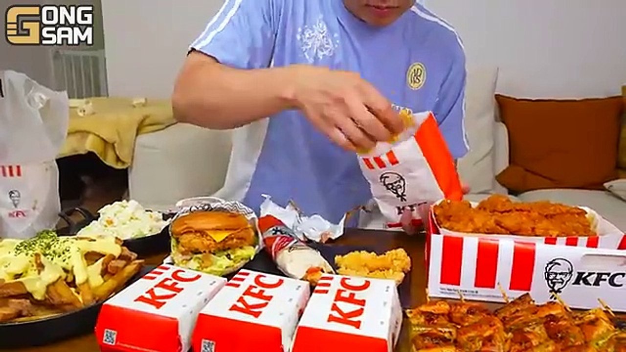 ASMR_MUKBANG___KFC_Crispy_Fried_Chicken,_Cheese_burger,_cheese_stick_recipe_!_eating(360p)