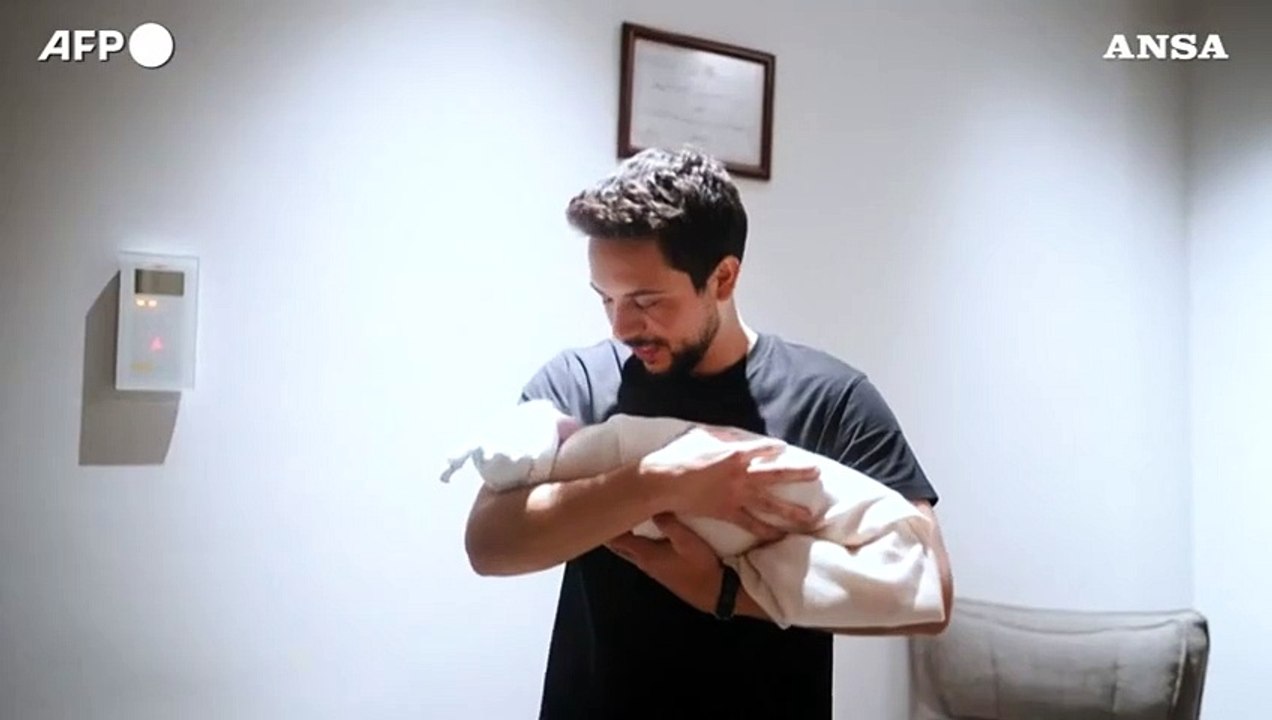 Nasce la prima nipotina di re Abdallah e Rania di Giordania, si chiama Iman