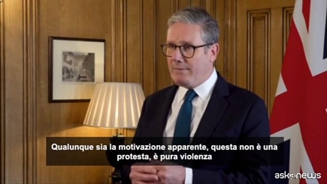 La risposta di Starmer a violenze di estrema destra contro migranti