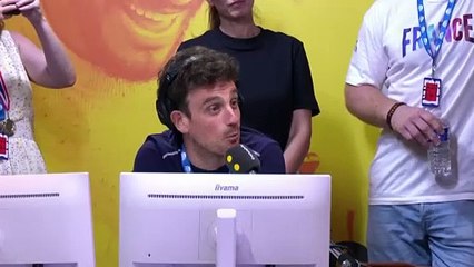 Léon Marchand en studio à France Info