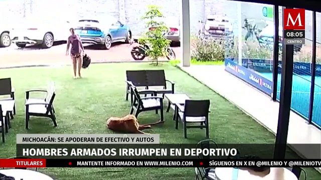 Hombres armados asaltan deportivo en Michoacán; roban dinero y autos