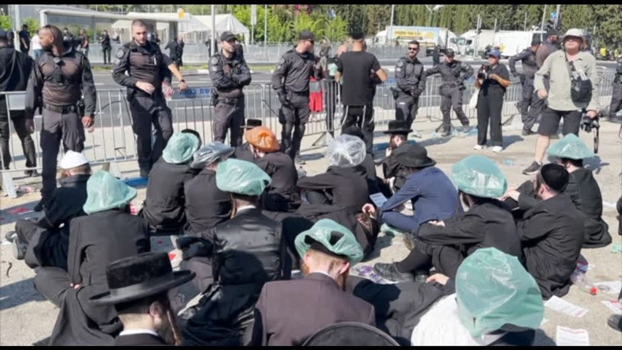 Israele, gli ultraortodossi protestano contro l'arruolamento militare