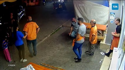 Descargar video: Ordu Aybastı’da ‘lokantada boş yer ve sipariş’ tartışması; Ünye Cumhuriyet Savcısı darbedildi, çocuğu ve kayınvalidesi yaralandı!