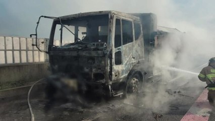 화성광주고속도로 덤프트럭 불...다친 사람 없어 / YTN