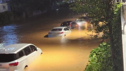 양평 양근천 둔치 주차장 차량 11대 침수 / YTN