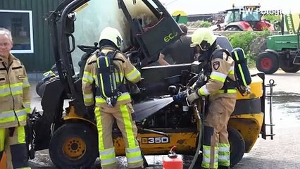 Heftruck in brand aan Rechterensweg te Staphorst