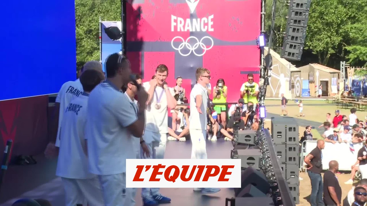 Léon Marchand lance le clapping au Club France - Natation - JO 2024