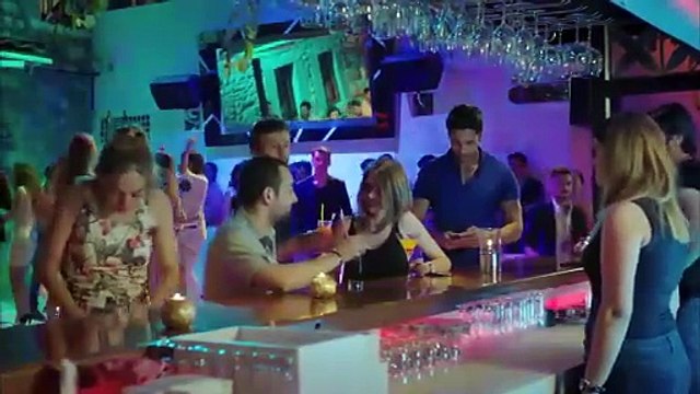 CON OLOR A FRESAS Capítulo 5 Español HD Demet Ozdemir. Yusuf Çim