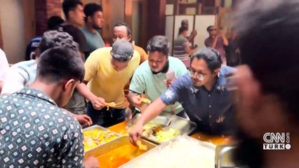 Bangladeş'te DARBE mi oluyor? Başbakan ülkeyi terk etti | Video Haber