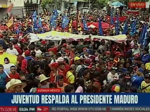 Jóvenes venezolanos se movilizan en apoyo al presidente Nicolás Maduro
