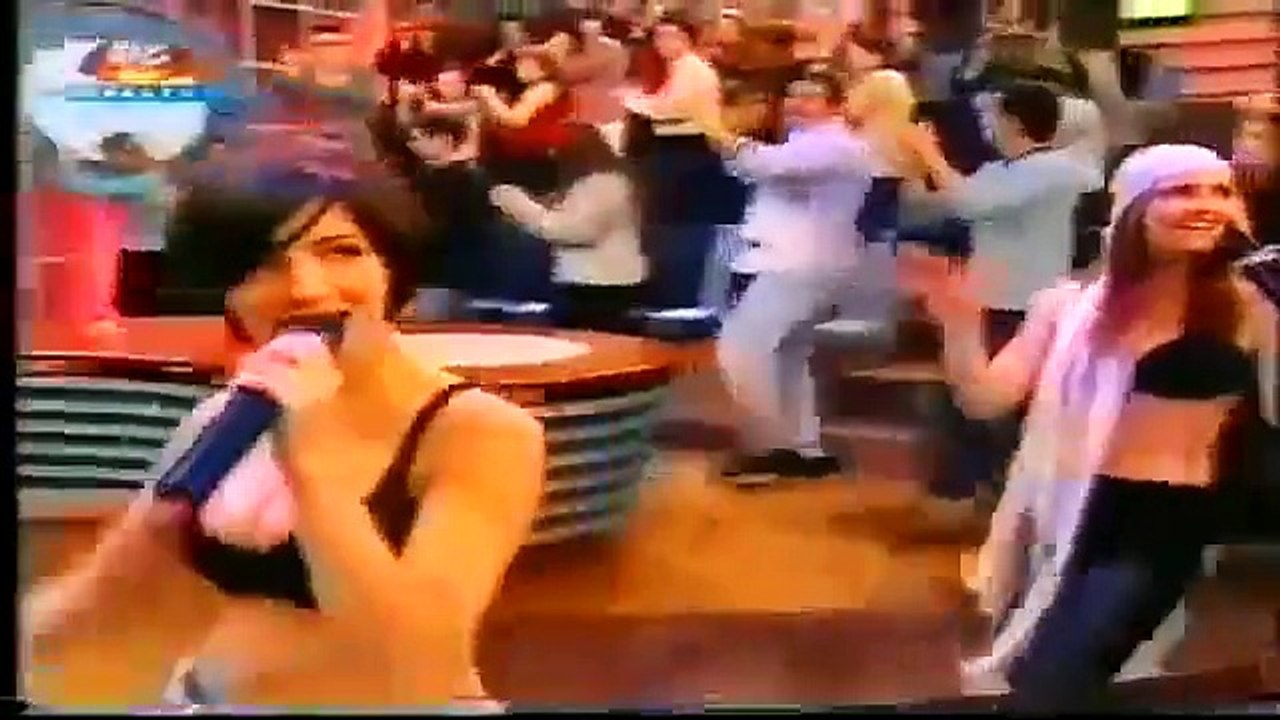 Dupla Tayti com o tema musical Carnaval no SIC 10 Horas
