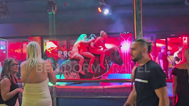 10 MIN of awesome Bullriding - Mechanical Bull Benidorm