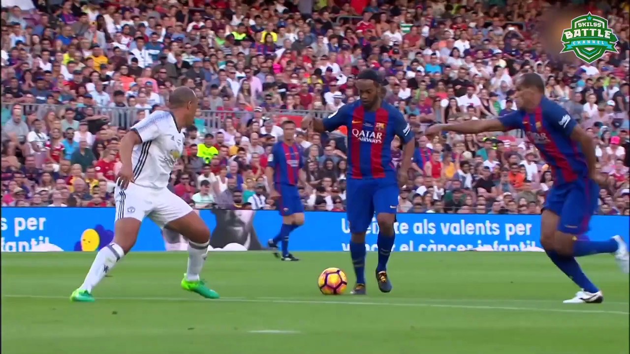 RONALDINHO vs RONALDO NAZÁRIO ● Skills & Goals Battle