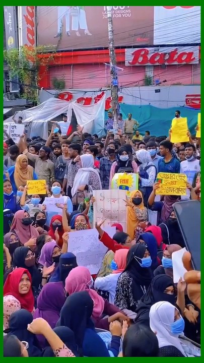 Bangladesh slogans and Flags of Pakistan are being raised in Bangladesh by Bangal Tigers