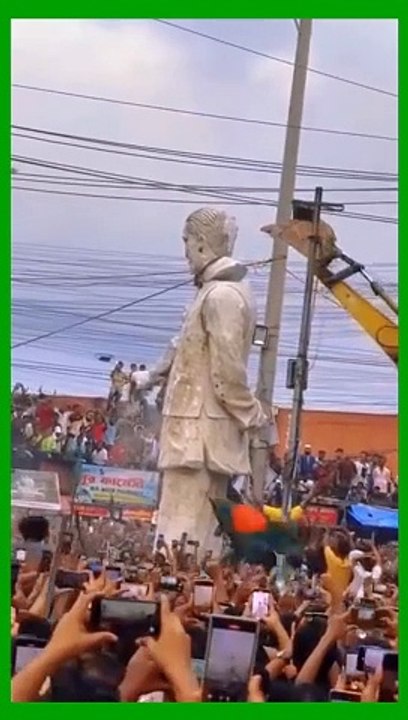 Sheikh Mujeeb ur Rehman statues being demolished