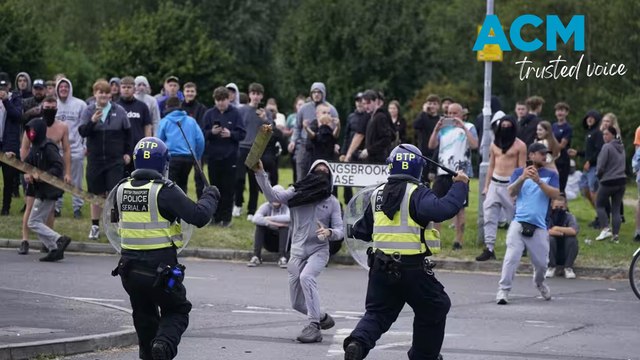 Far-right protestors clash with police as UK unrest spreads