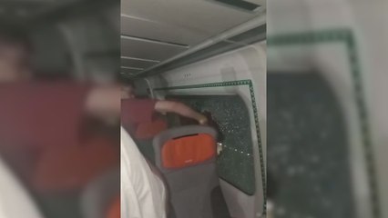 2 horas encerrados en un tren de Renfe y bajo un túnel: ¡rompieron las ventanas para respirar!