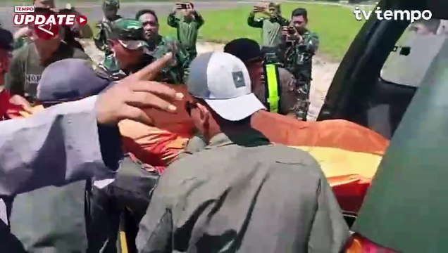 TNI Evakuasi Jenazah Pilot Selandia Baru yang Dibunuh OPM di Papua