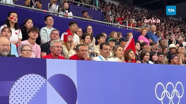 Paris’te büyük buluşma: CHP Genel Başkanı Özel, İBB Başkanı İmamoğlu ve ABB Başkanı Yavaş, Kadın Voleybol Milli Takımı maçını birlikte izledi