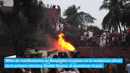 Miles de manifestantes en Bangladés irrumpen en la residencia oficial de la primera ministra, Sheikh Hasina, al abandonar el país