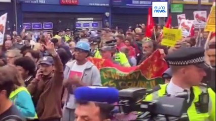 Governo britânico enfrenta batalha contra movimento anti-imigração