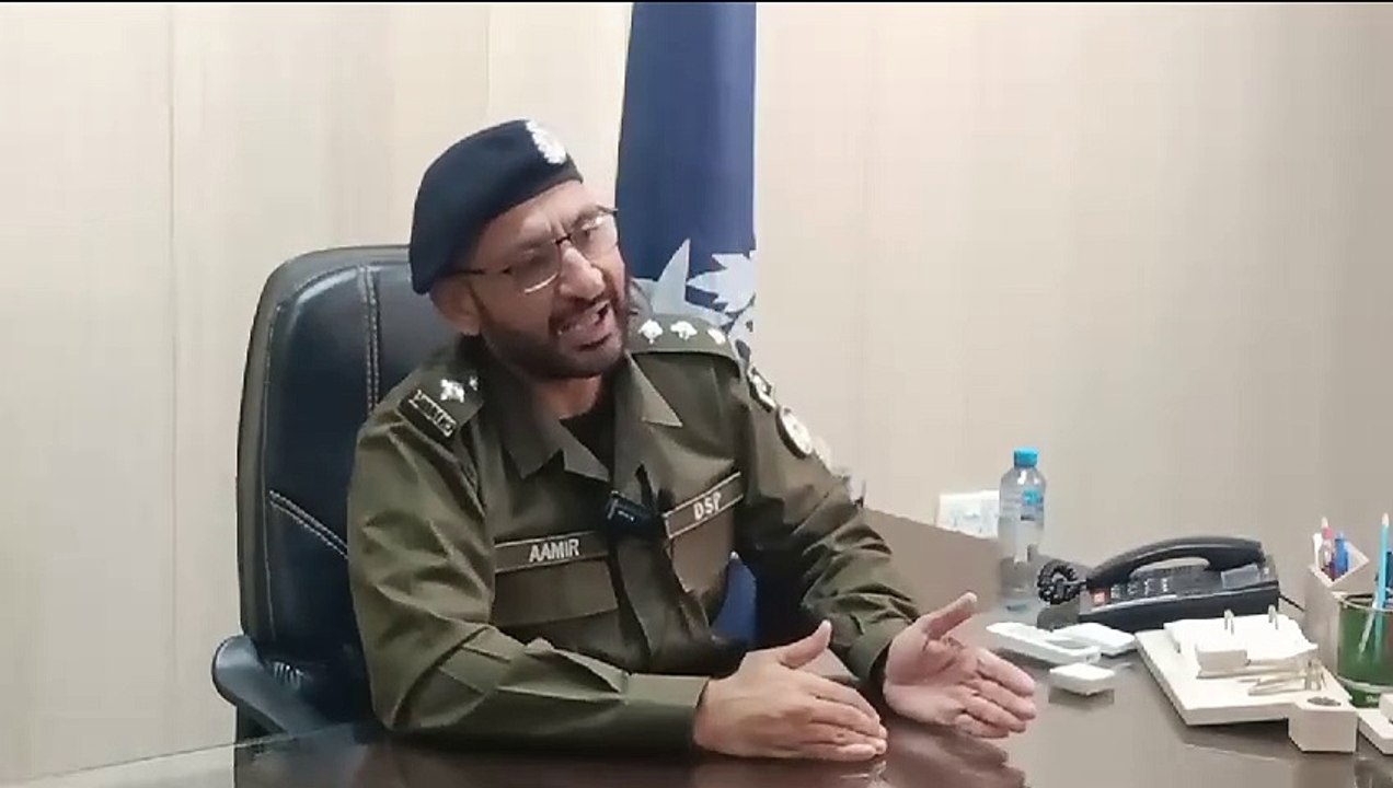 لوگ پولیس سے نفرت کیوں کرتے ھیں کرپشن کون روکے...