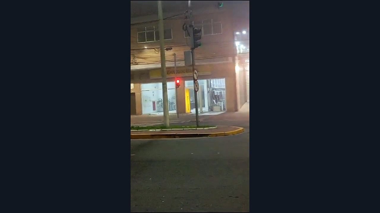 Terror em Cubatão: quadrilha rouba bancos, deixa explosivos e troca tiros com a polícia