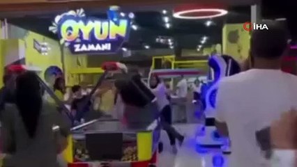 Çocuk parkında aileler birbirine girdi