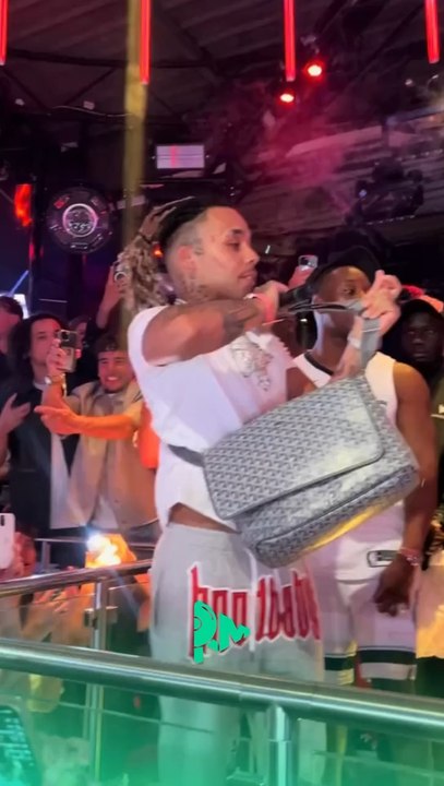 Zola lâche son meilleur pas de danse en showcase 