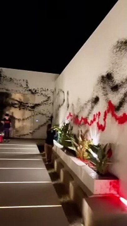 ¡Las fuertes razones por las que activistas españoles destruyeron la casa de Lionel Messi!