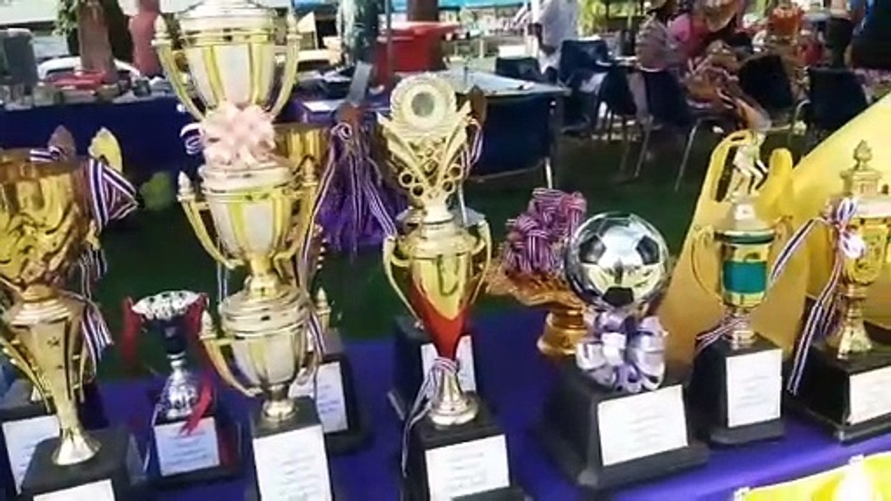ชุมพร  สส.สันต์ แซ่ตั้ง เปิดการแข่งขันกีฬาสีโรงเรียนบ้านเนินทอง