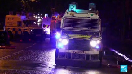 6,000 police at the ready to quell UK riots