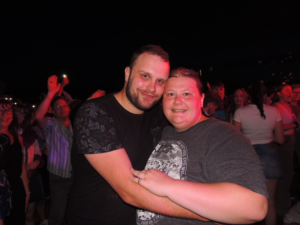 Marriage proposal on stage at Heckington Show concert