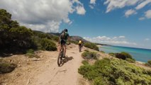 In bici in Sardegna, tra piccole baie a picco sul mare e fenicotteri rosa