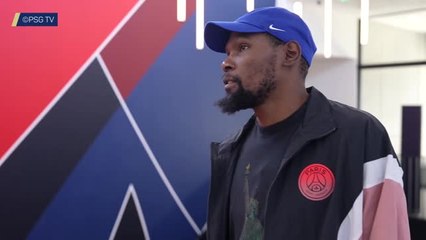 Paris 2024 - Kevin Durant en visite au PSG Campus