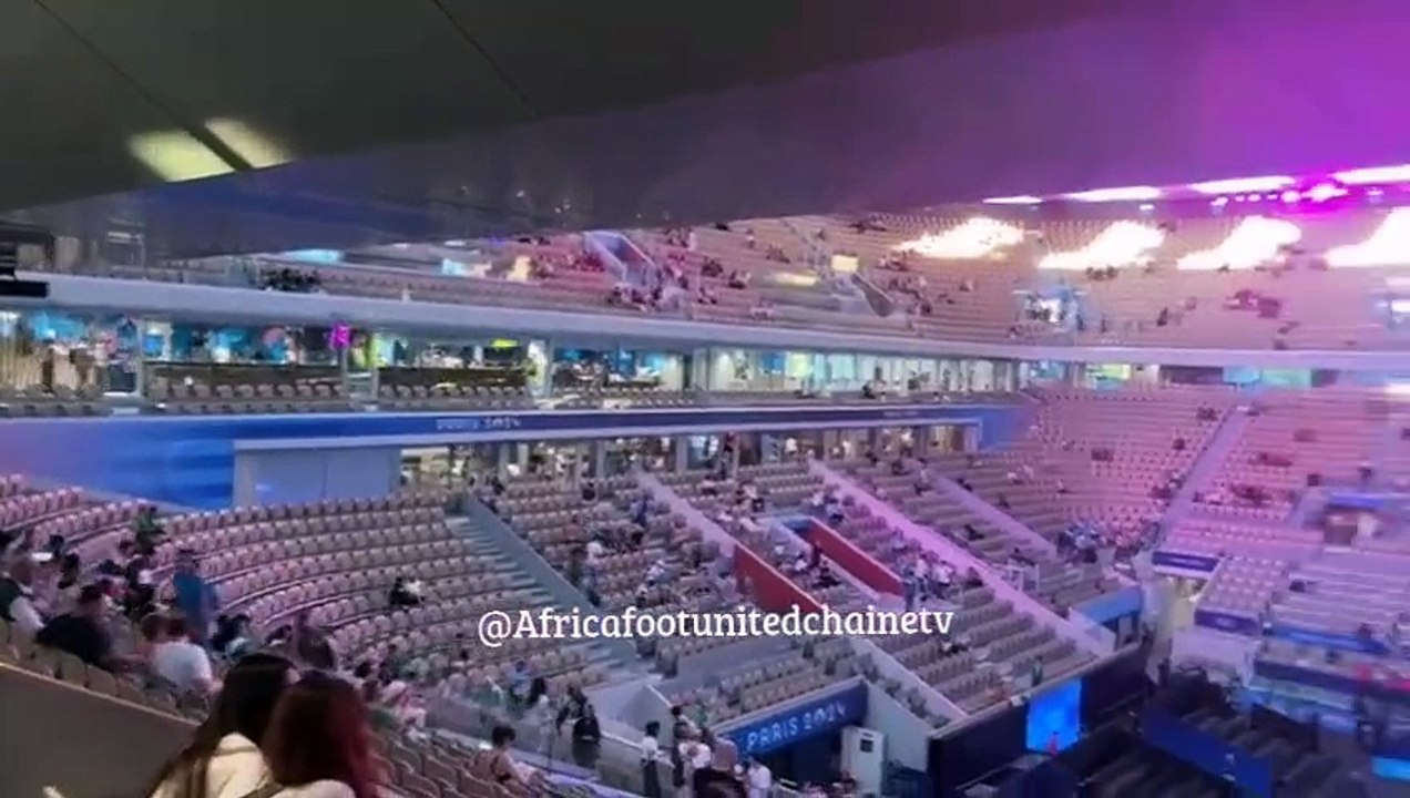 Ambiance avant le combat de #ImaneKhelif  contre Janjaem Suwannapheng  en demi-finale du tournoi olympique de boxe -66 kg