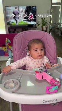 La alegría de Daniela Celis y Thiago Medina por la primera comida de sus gemelas