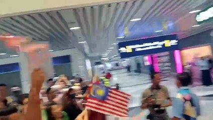 【即时】 民众高喊“Malaysia Boleh”!