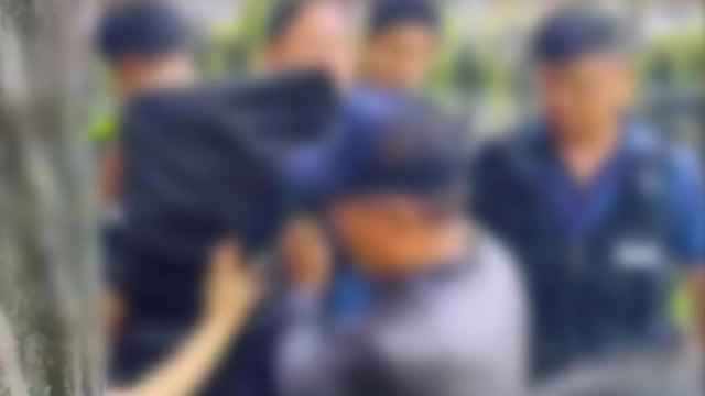 [단독] 경찰관 뺨 때린 80대 경기도의사회 관계자 현행범 체포 / YTN