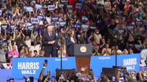 Kamala Harris y Tim Walz se presentan a los estadounidenses en su primer mitin en Filadelfia