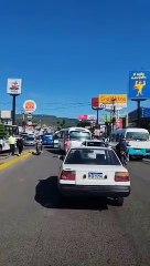 Buseros hondureños se van a contravía