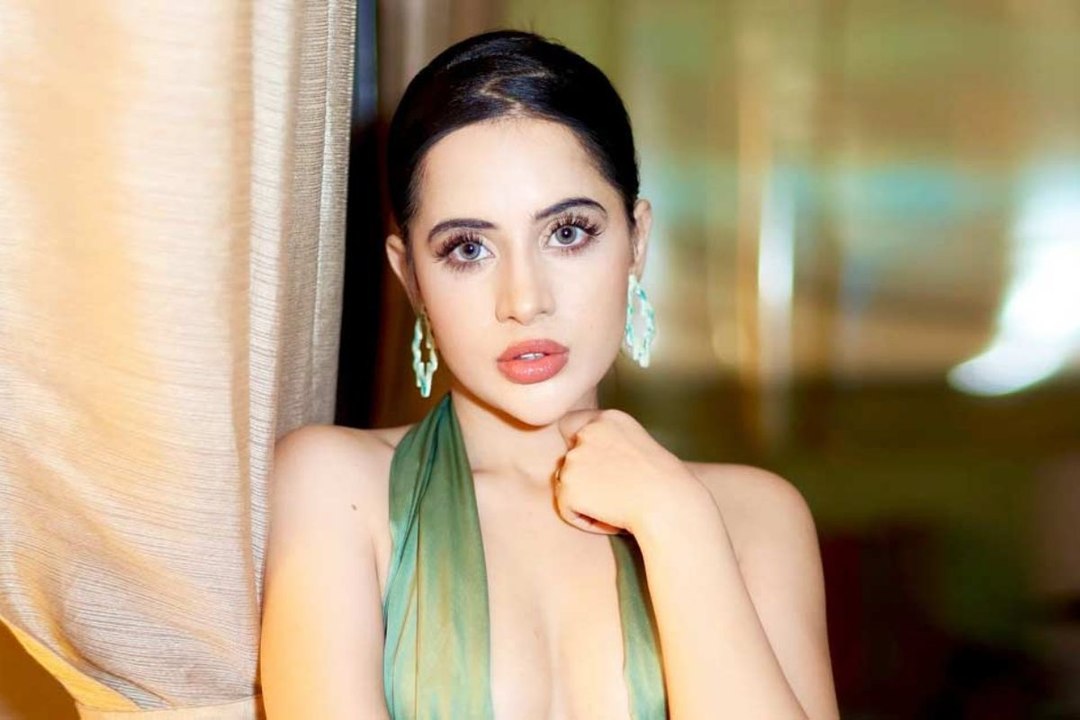 Urfi Javed ने बीच सड़क पर किया ऐसा काम, लोगों ने कहा- हे प्रभु ये क्या हुआ