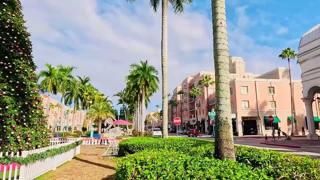Mizner Park Christmas Walkthrough in Boca Raton, Florida - Attractions